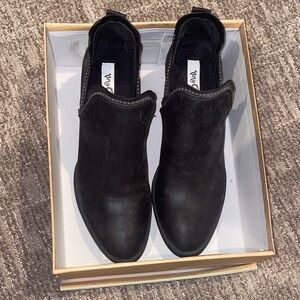 Very G Black Ankle Booties